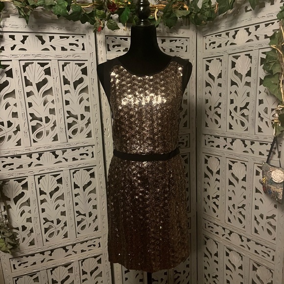 GIRLS/JR NWT! GOLD GLAM SEQUINED WITH BLACK BACKGROUND SLEEVELESS MINI DRESS - Picture 1 of 11